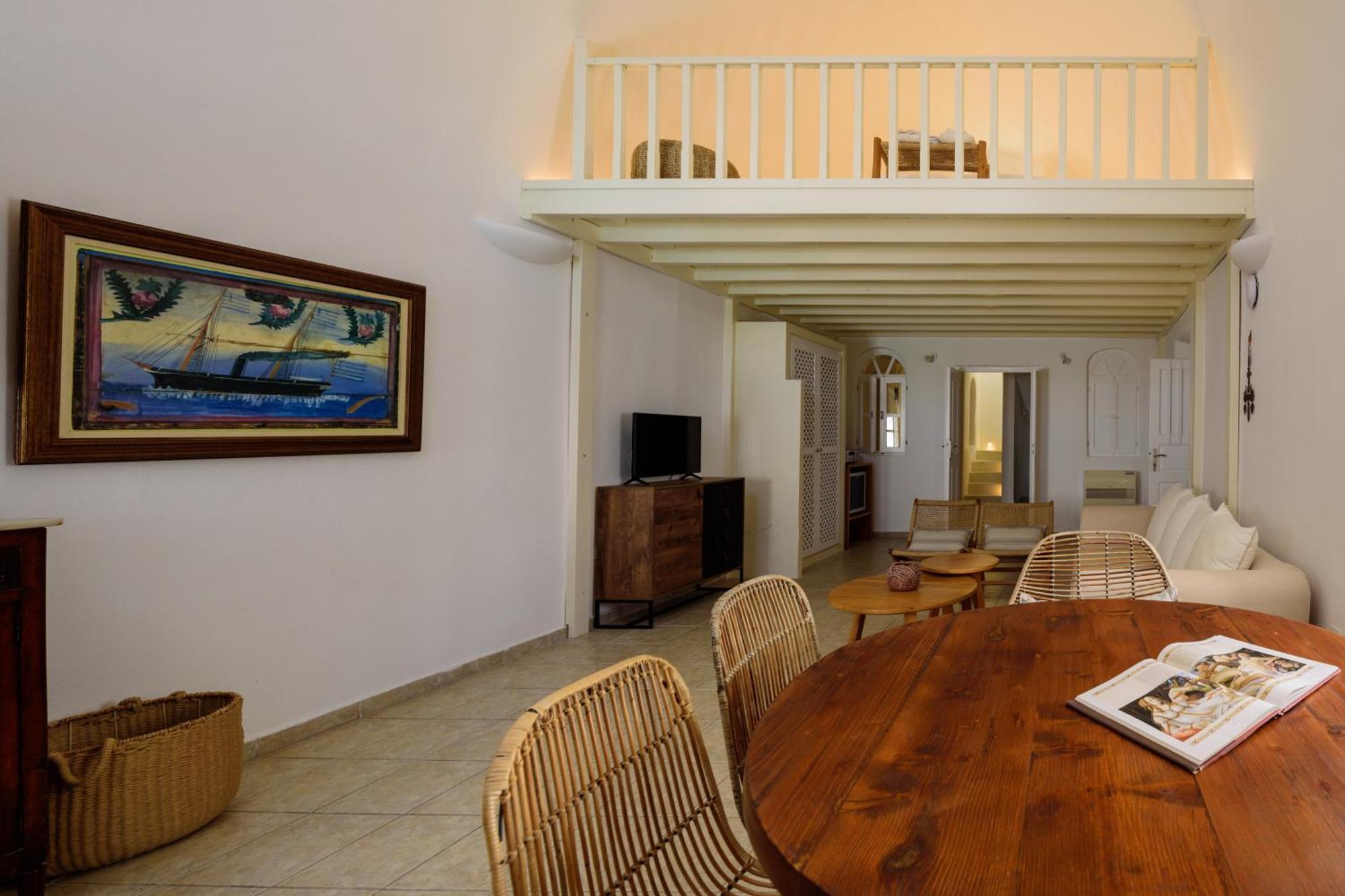 Revelis Villa & Canava Fira  Bilik gambar